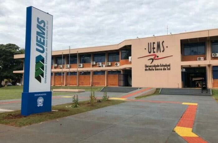 Imagem de compartilhamento para o artigo UEMS oferece 51 cursos de graduação, inscrições seguem até o dia 11 de março da MS Todo dia